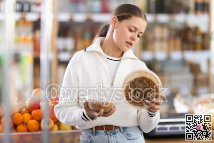 European woman chooses cooked noodles