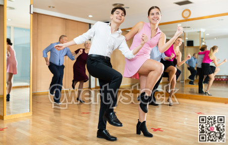 young women with man dances contemporary dance