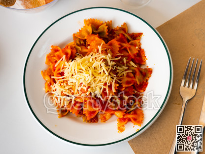 Lazos con tomate, spanish pasta in tomato sauce