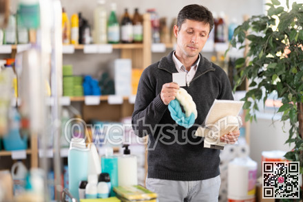 European man choosing a body washcloth