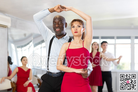 African man and woman dancing waltz in couple during lesson at studio