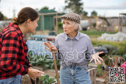 Conflict between female neighbors in country farm