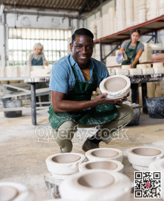 Positive man potter with mould for new ware