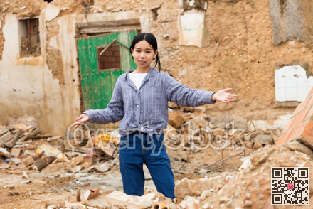 Chinese girl near building photo 3211303
