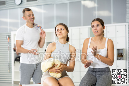 Girls rejecting attempt of guy to chat in gym locker room