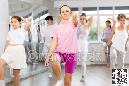 Group of teenagers learn to dance hip-hop and other modern dances in spacious dance studio