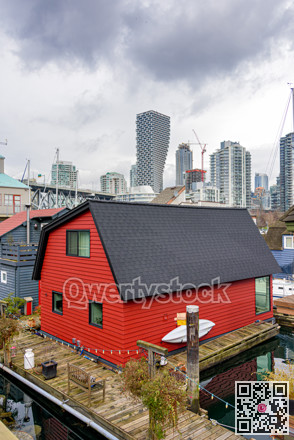 House on the water with view at downtown of Vancouver, Canada